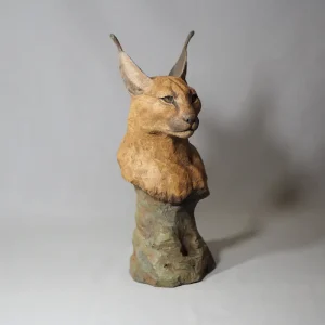statue en terre cuite de tête de caracal de trois quart
